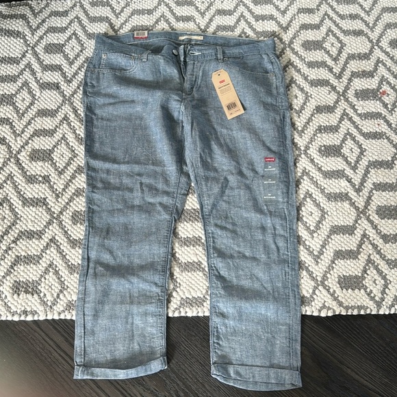 NWT🍍 Levi's Women's Boyfriend Jean, Chambray Rain New🍍sz 32🍍8” rise🍍23” inse - Picture 1 of 5